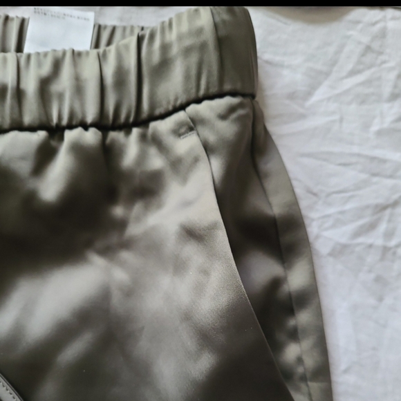 Banana Republic Women Sz M Olive Green Satin Jogger Pants w/pockets comfort - Picture 4 of 11